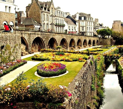 by Massimo Carradori on Flickr.City walls and gardens of Vannes in Brittany, France.