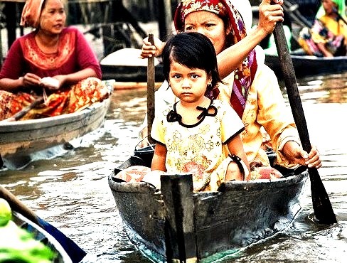 by volanthevist on Flickr.Young girl and her mother in a floating market, Kalimantan, Indonesia.