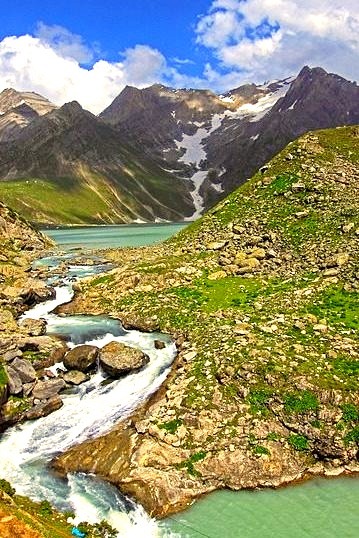 Glacial stream from Sheshnag Lake, at 3590m altitude in Kashmir Valley, India
